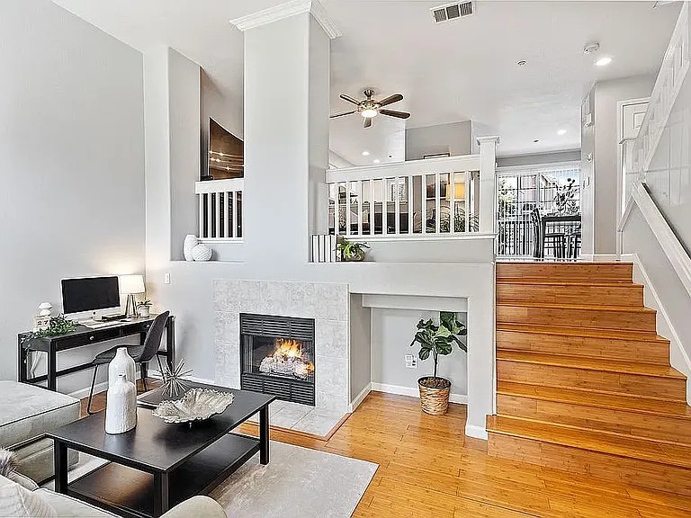 125 Sydney Ln — Photo 3