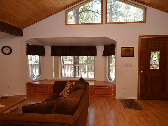 5th image of 812 Country Club Dr