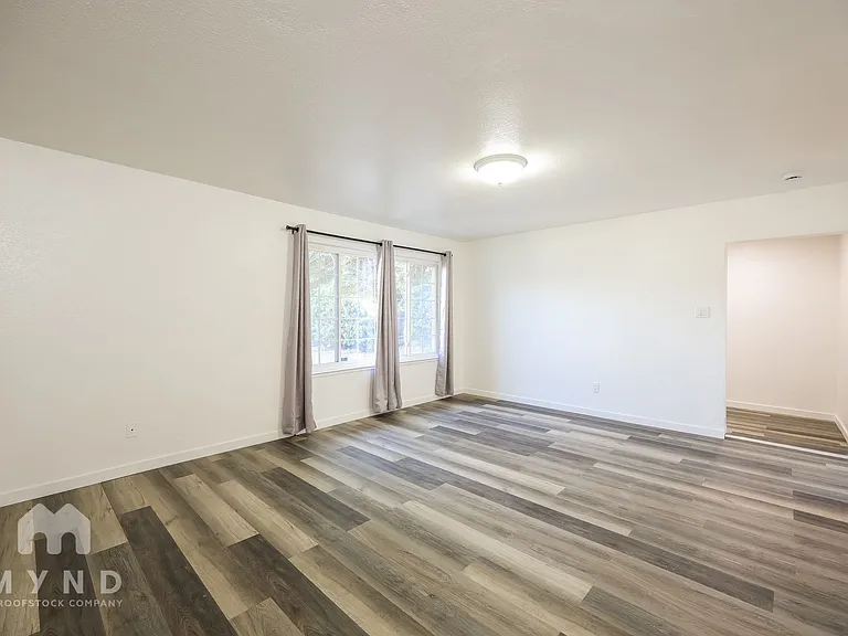 12 Nautilus Ct — Photo 5