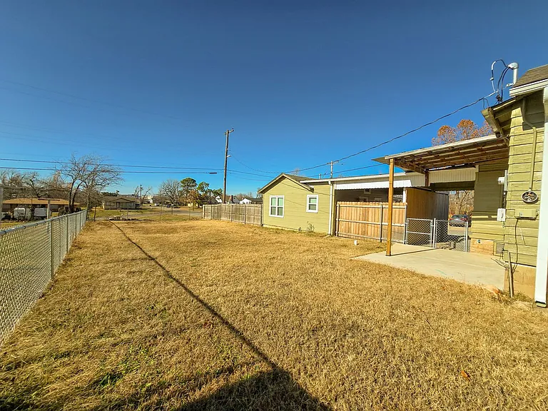 1224 N Market Ave — Photo 37