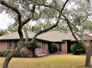 18 Windridge Dr, Beeville, TX 78102