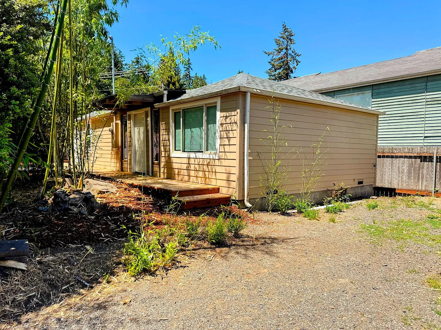 3 Bedroom, 1 Bathroom S. Eugene Home — Photo 1