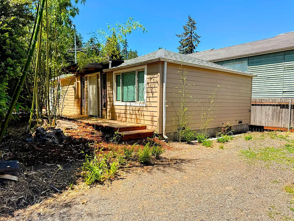 25 E 32nd Ave