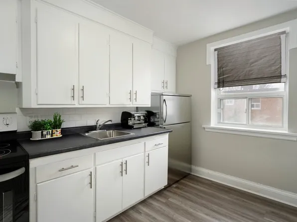 105 Onward Ave #203, Kitchener, ON N2H 3J8