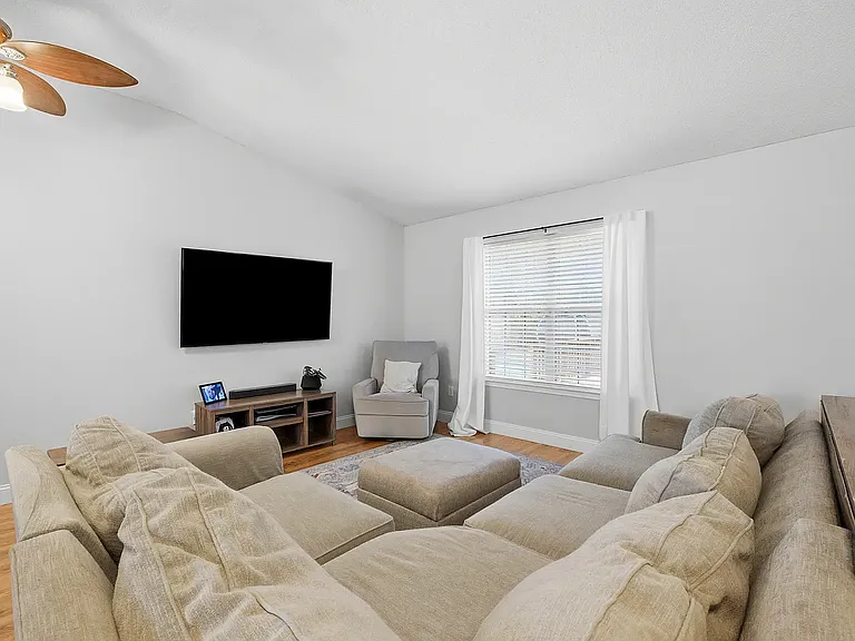 2711 Penn St — Photo 11