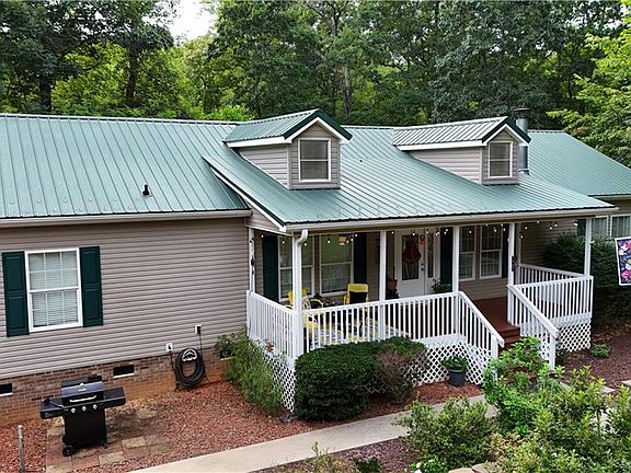 3rd image of 887 Bryan Rd