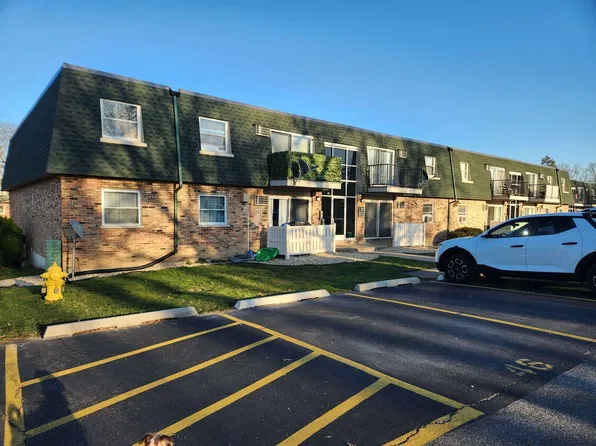 10033 S Walnut Ter, Palos Hills, IL