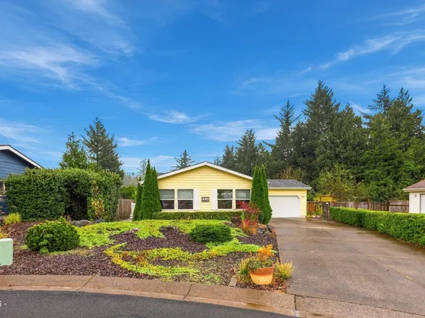 230 SE Whalesong Dr, Depoe Bay, OR 97341