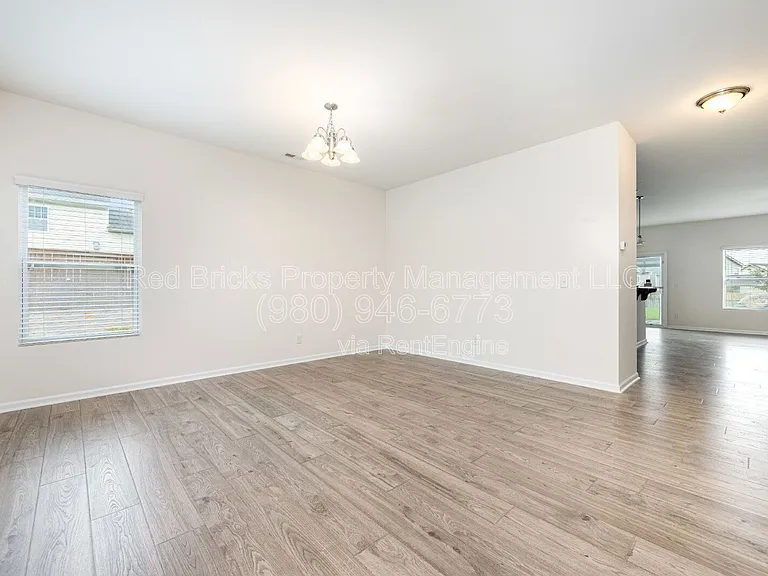3530 Alister Ave SW — Photo 7