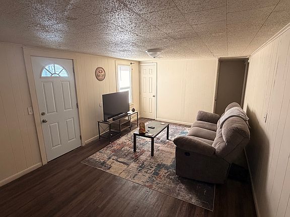 3rd image of 413 E Fern Ave