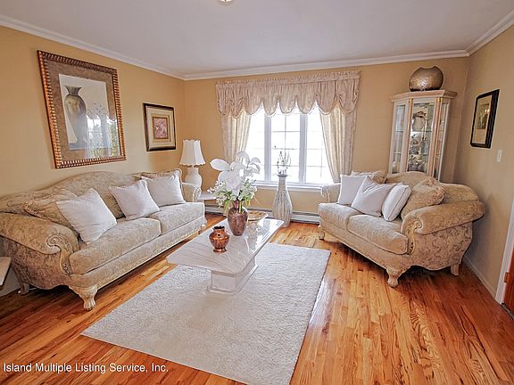 3rd image of 22 Dell Ct