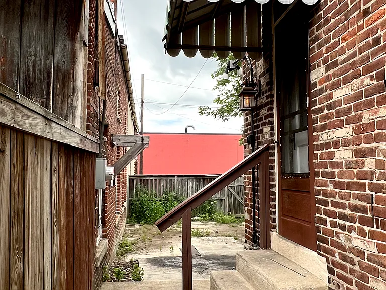 539 E Fulton St — Photo 19