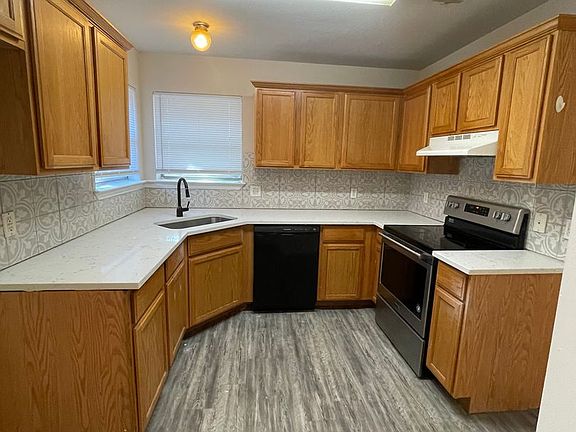 3rd image of 733 Oak Park Dr