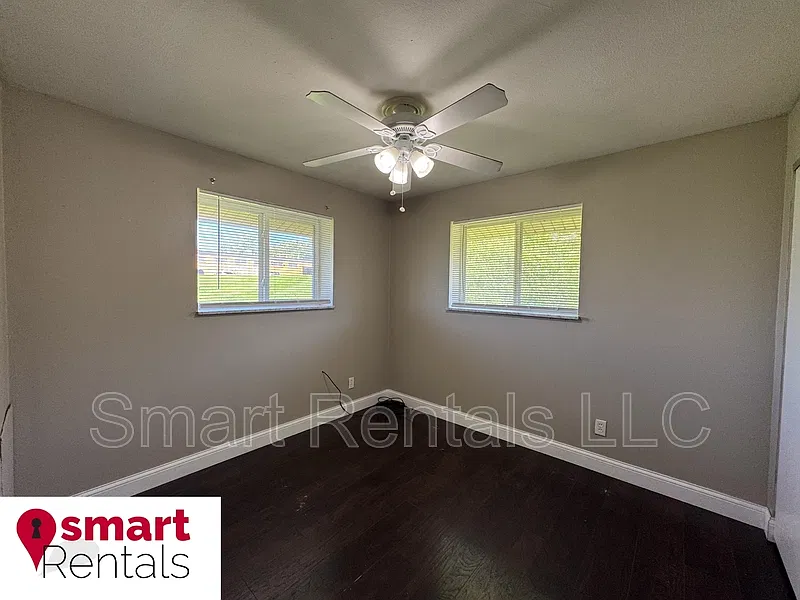 2 bed, 1.0 bath, 700 sqft, $899 — Photo 2