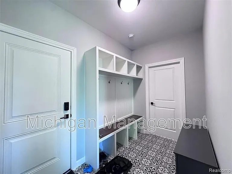 6149 Woodridge Ln — Photo 35