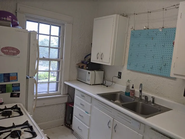 1503 S Walnut St — Photo 16