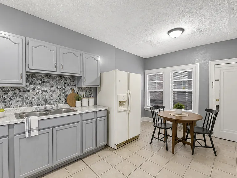 10335 Detroit Ave — Photo 8