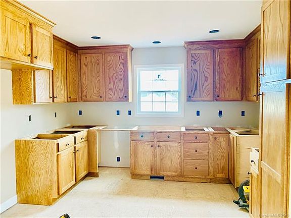 3rd image of 113 Loneheart Ln #29