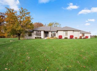 16619 Pine Ridge Pass, Leo, IN 46765
