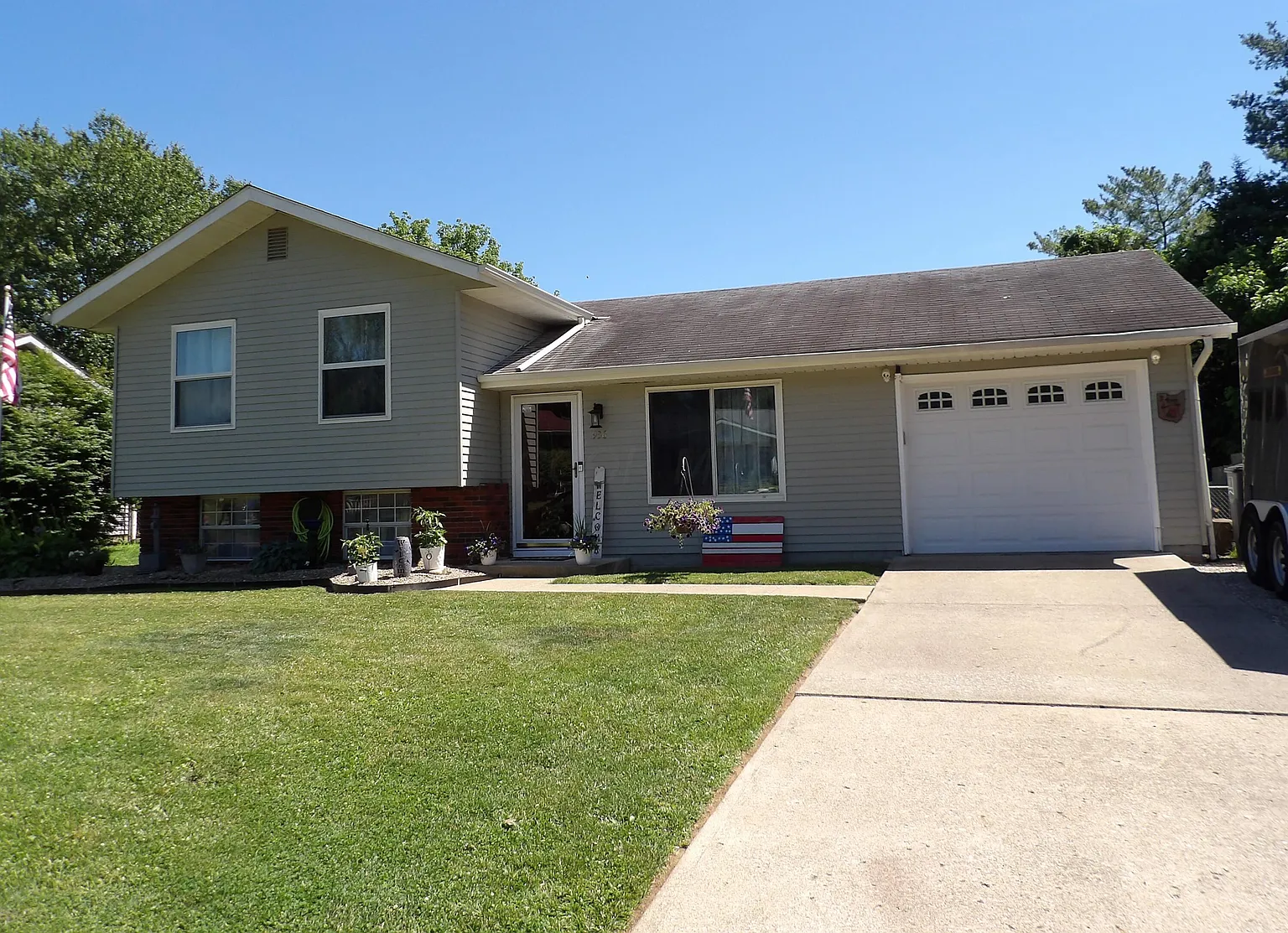 936 Elizabeth Dr photo 1