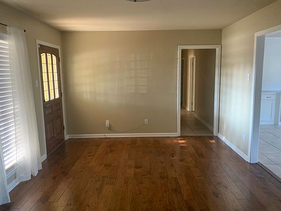 3rd image of 512 W Brentwood Blvd