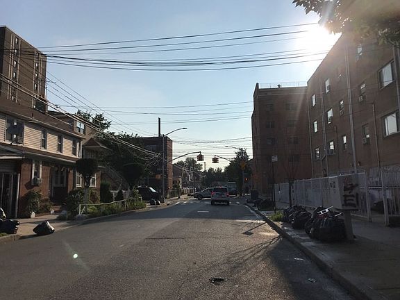 5th image of 16865 93rd Ave