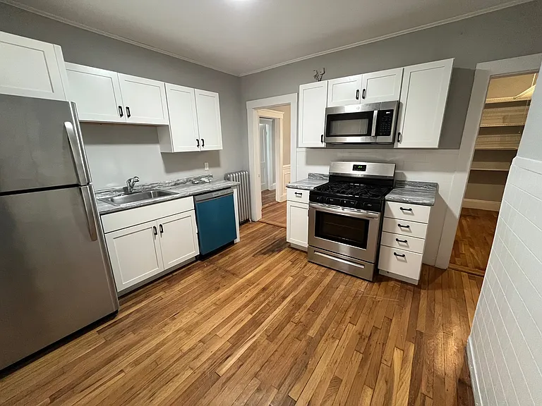 16 Glenside Ave #1R — Photo 8