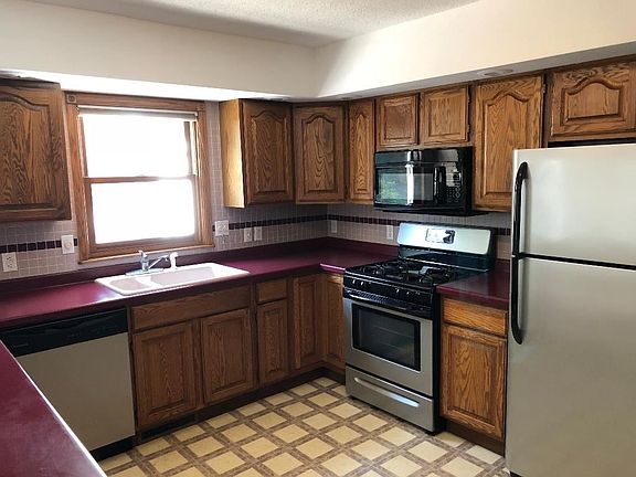 4th image of 2901 Maple Hill Dr