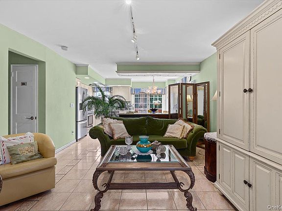 2nd image of 1415 Reed Place