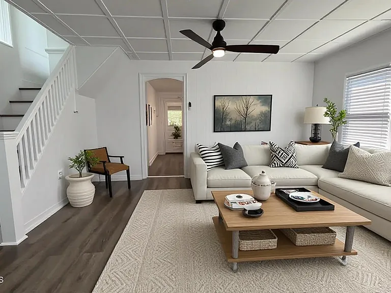 104 Burlington Ave — Photo 10
