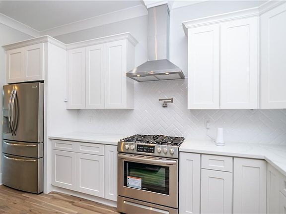 5th image of 6001 Franklin St