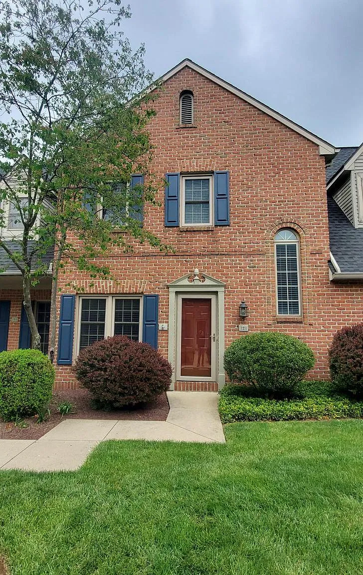 2 bed, 2.5 bath, 2029 sqft, $1,995 — Photo 3