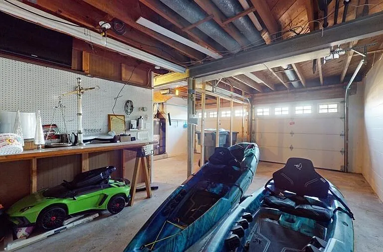 830 Pine Tree Ln — Photo 32