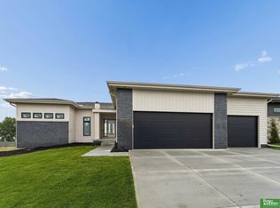 21126 Atwood Ave, Elkhorn, NE 68022