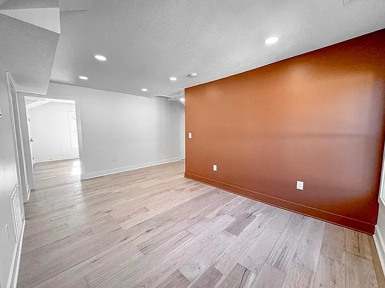 2630 Madison Ave #2 — Photo 4