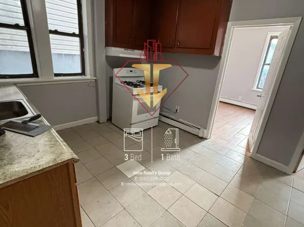 9 Grant Avenue image 1 of 11