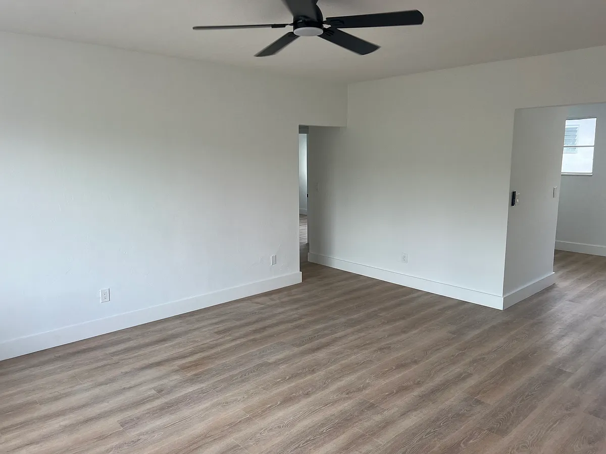 Building Photo - 7730 Byron Ave #4