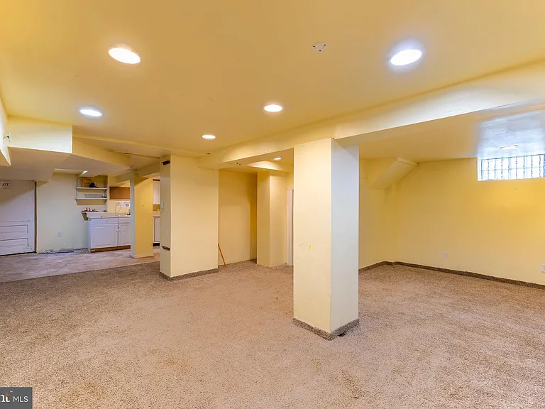 2216 Georges Ln — Photo 37