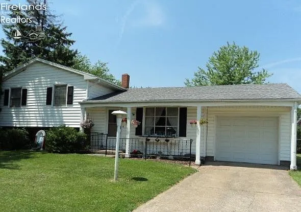419 Gildona Dr photo 1
