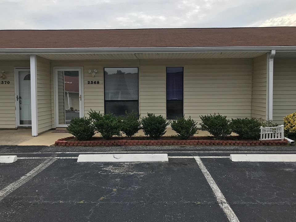 Front of condo with plenty of parking