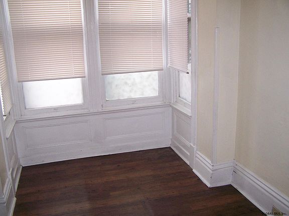3rd image of 468 1st St #2