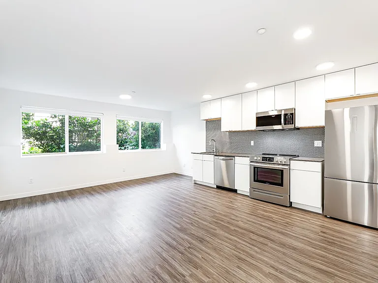 LYLA Eastlake Apartments — Photo 9