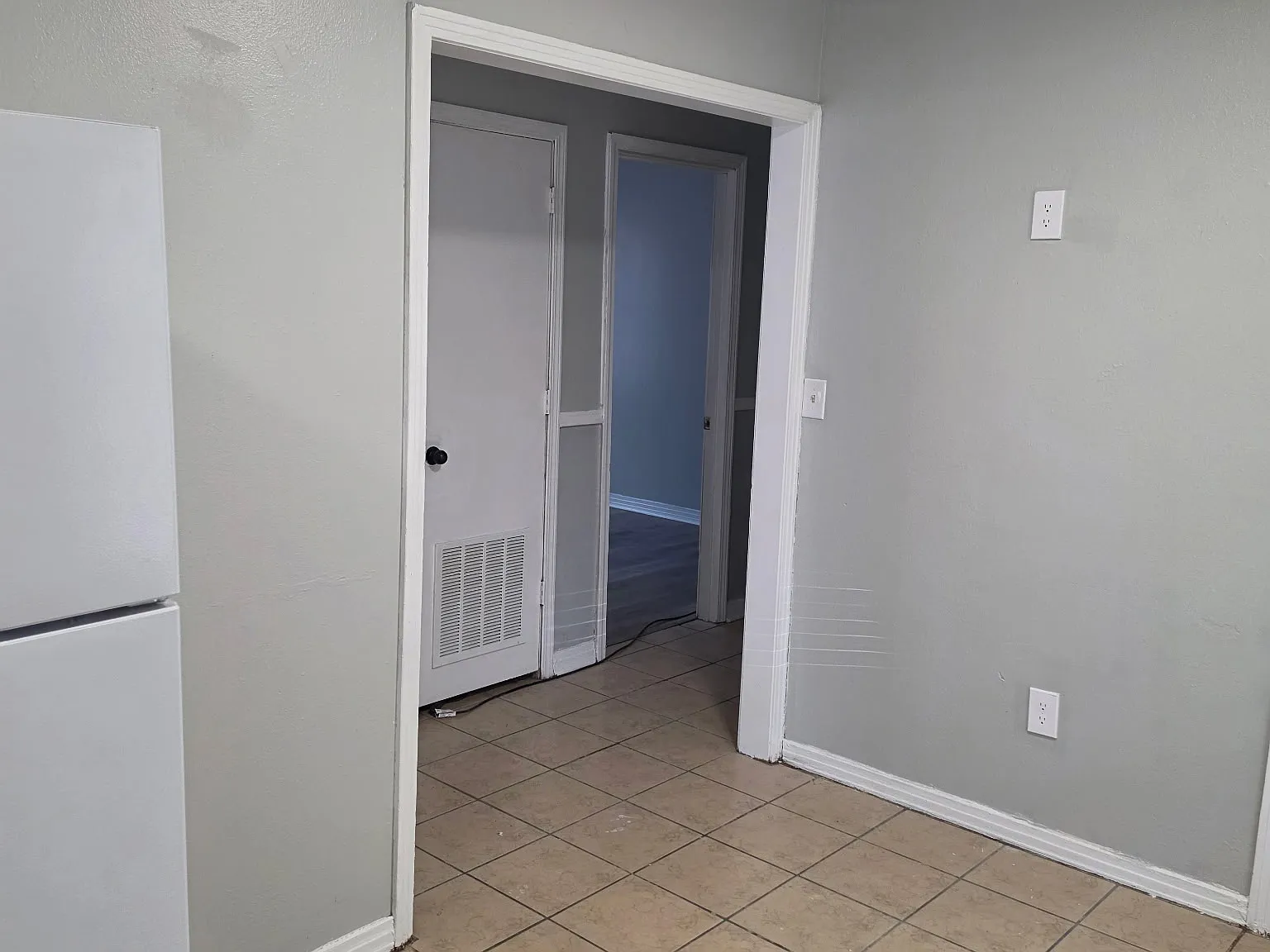 3 bed, 968 sqft, $950 — Photo 3
