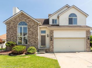 46696 E Briarwood Dr, Chesterfield, MI 48051
