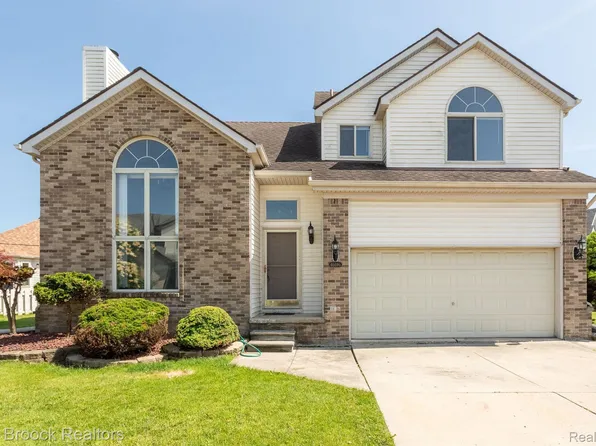 46696 E Briarwood Dr, Chesterfield, MI 48051