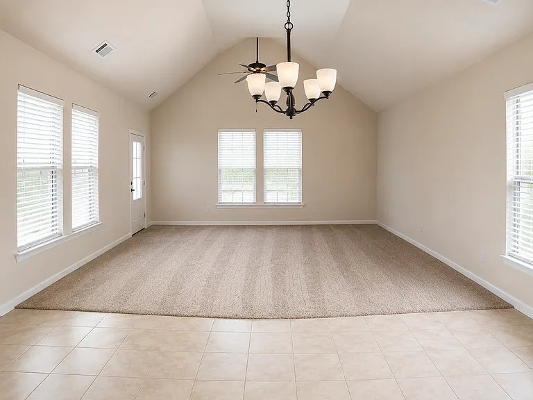 1418 Gardenia Ln — Photo 3