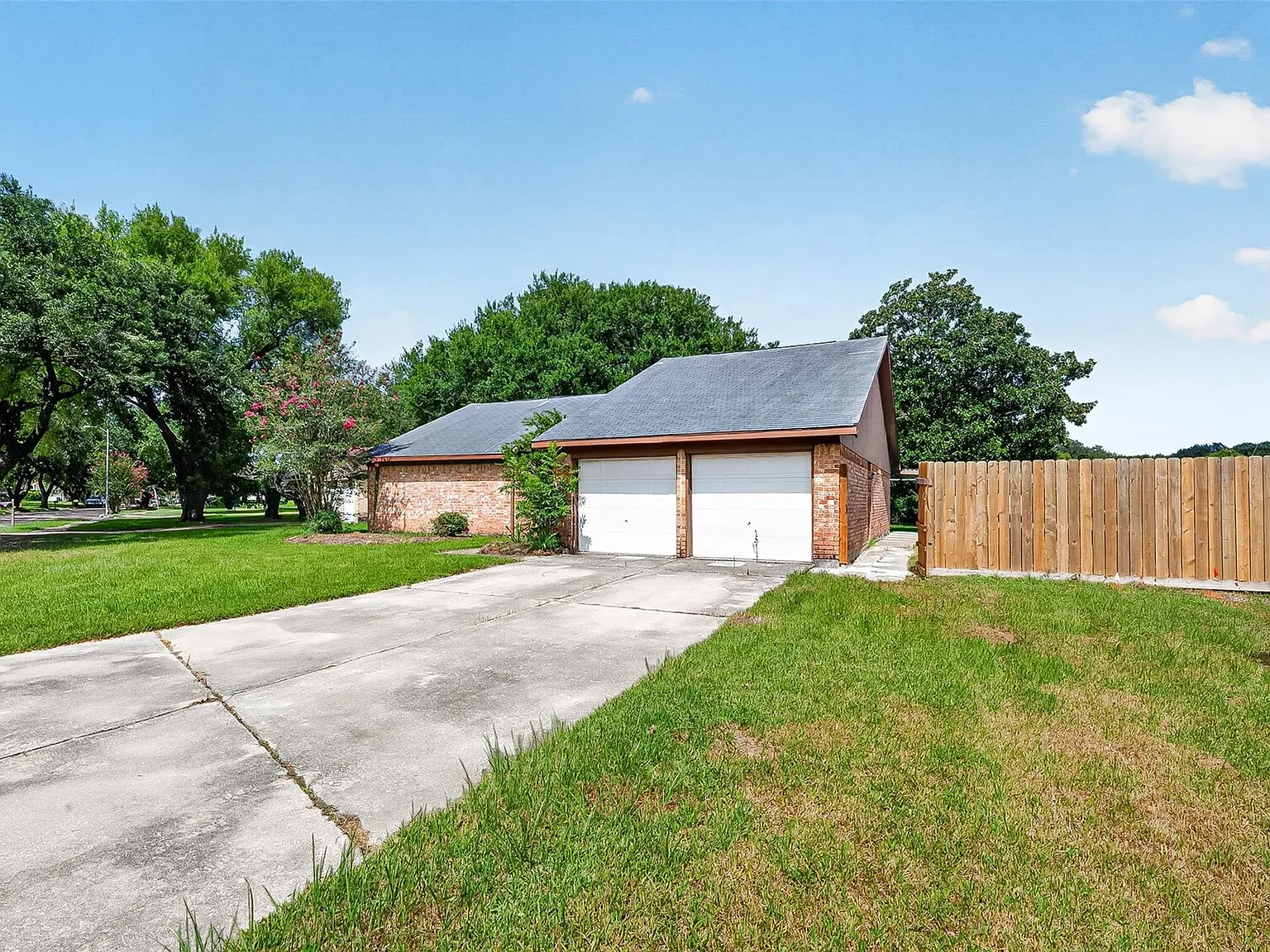 3 bed, 2.0 bath, 1808 sqft, $2,000 — Photo 4