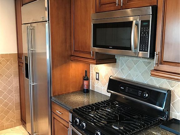 4th image of 6041 Fountain Park Ln #7