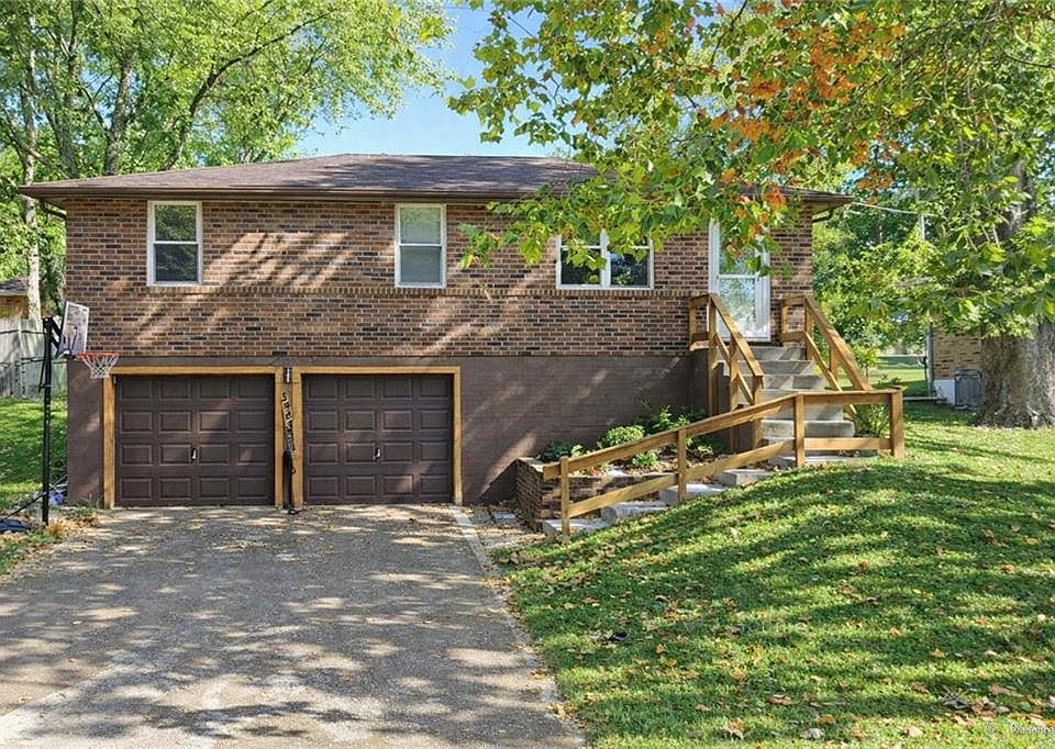 1st image of 5904 NE 45th St