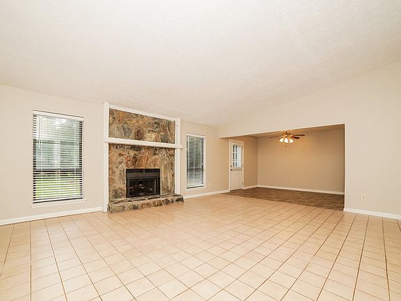 4th image of 35 Windsong Ct